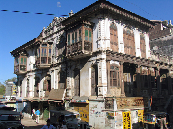 OUDE KOLONIALE HUIZEN IN PATAN