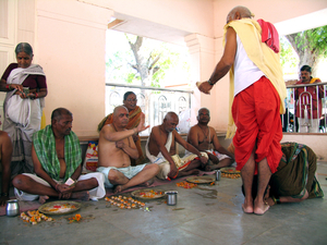 TIJDENS DE PLECHTIGHEID IN DE ASHRAM - SIDDPUR