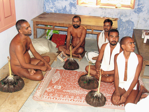 MEDITERENDE JAINS - AJITANATH TEMPEL