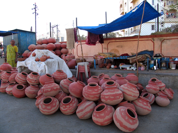 OP DE MARKT IN AMBAJI