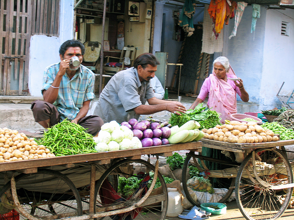 OVERAL RIJDENDE KRAAMPJES IN AHMEDABAD