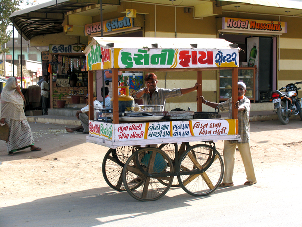 EETSTALLETJE IN AHMEDABAD