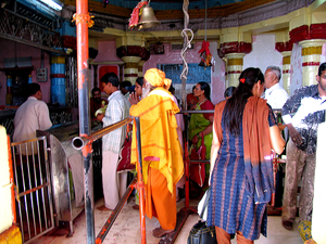 IN DE MAHAKALI TEMPEL - PAVAGATH