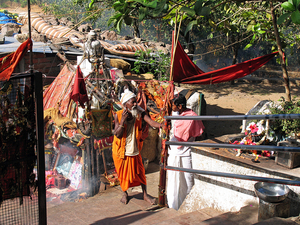 SADDHU BIJ DE TEMPEL