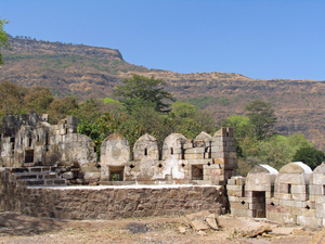 OUDE VESTINGMUREN IN CHAMPANER