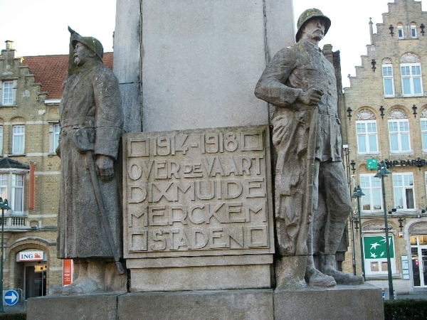 076-Beeld van kunsten.Alfred Courtens