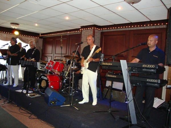 211 Trio Alure samen .....