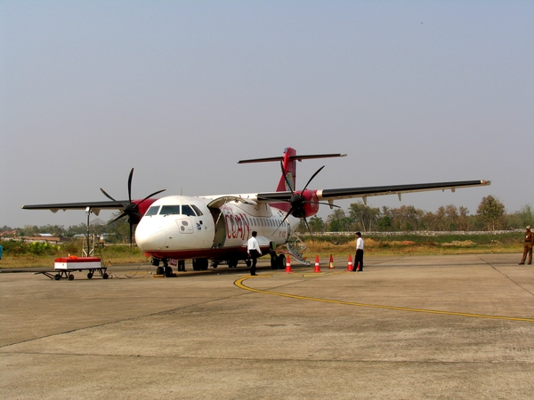 AANKOMST OP DE LUCHTHAVEN VAN DIMAPUR