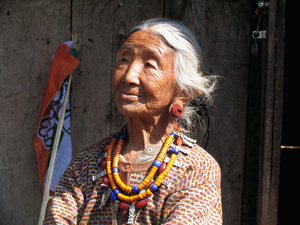 NOG EEN OUDE DAME - AO STAM - CHUCHUYINLANG