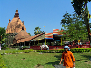 SHIVA TEMPEL IN SIBSAGAR - DEELSTAAT ASSAM