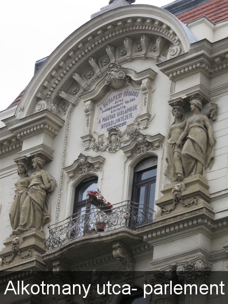 Alkotmany utca - parlement