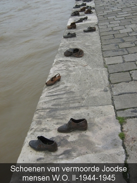 Schoenen van Joodse mensen te rechtgesteld in de 2de wereldoorlog 1944-1945