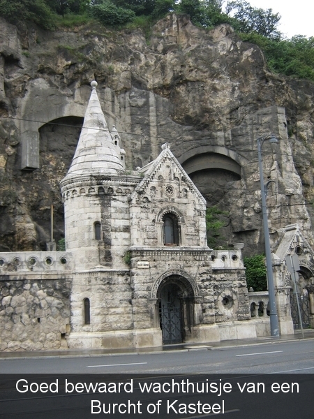 goed bewaard wachthuisje van een burcht
