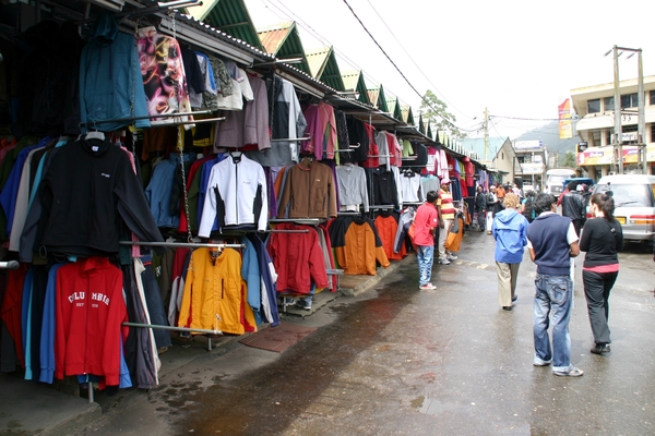 Nuwara Eliya - merkkledij te koop!!!!!!!