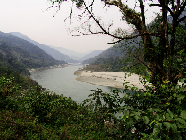 DOORKIJK NAAR DE TSANPO RIVIER