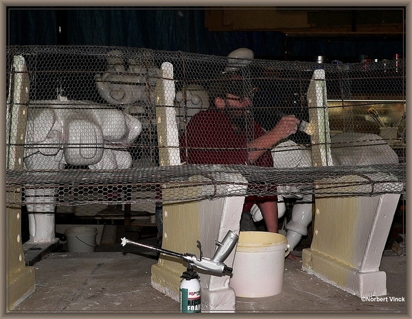 sized_sized_P2120229a karnavalhallen-aalst-opbouw