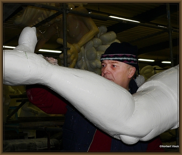 sized_sized_P2120232a karnavalhallen-aalst-opbouw