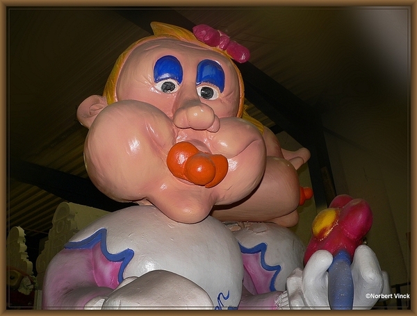 sized_sized_P2120235a karnavalhallen-aalst-opbouw