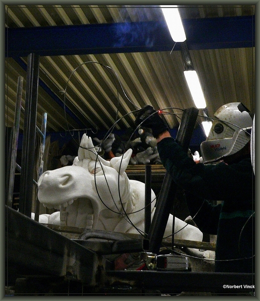 sized_sized_P2120239a karnavalhallen-aalst-opbouw