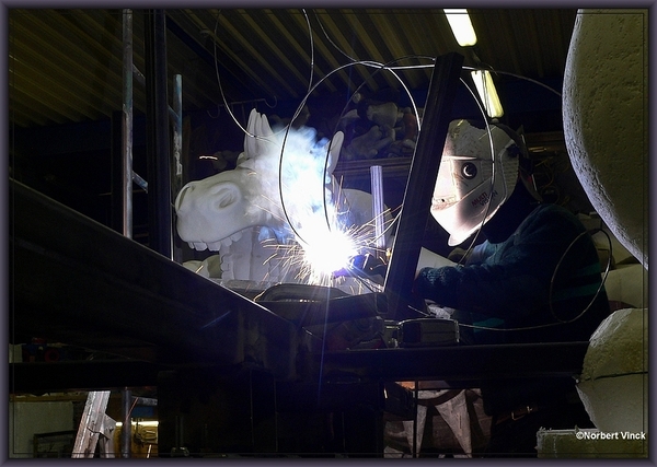 sized_sized_P2120240a karnavalhallen-aalst-opbouw