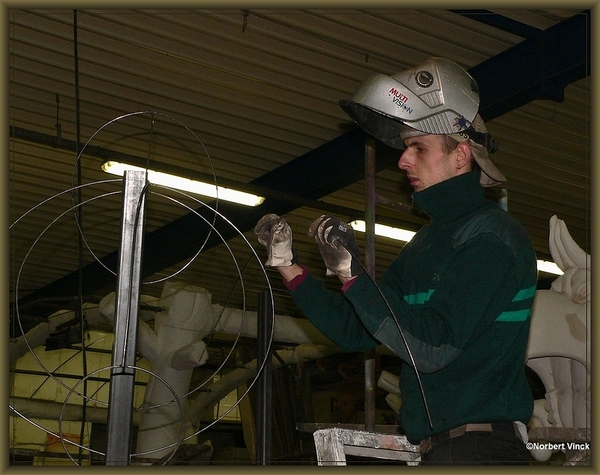 sized_sized_P2120243a karnavalhallen-aalst-opbouw