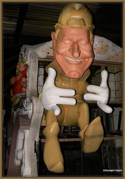 sized_sized_P2120255a karnavalhallen-aalst-opbouw