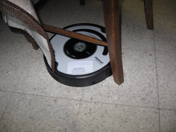 de Roomba Robot poetst het huis 005