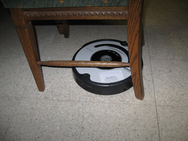 de Roomba Robot poetst het huis 013