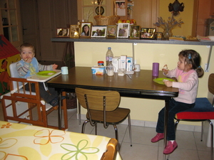 21) Samen aan tafel voor 't avondeten