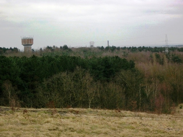 031-Met zicht op de watertoren en schacht in Zolder-Heusden