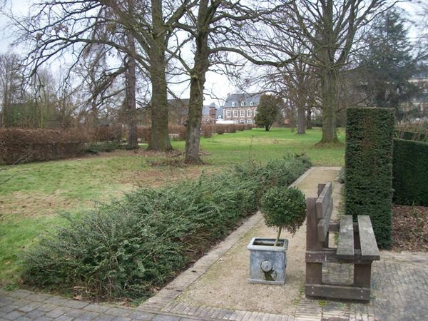 174-20 thema-tuinen in een oud kasteelpark