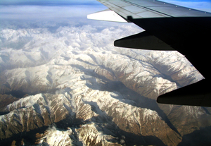 VLUCHT OVER HET HIMALAYA MASSIEF