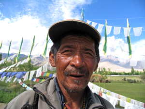 DEZE LADAKHI MAN WIL EVEN POSEREN