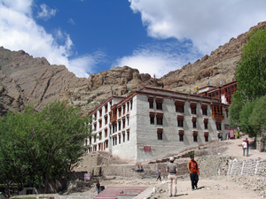 HEMIS GOMPA VERSCHOLEN TUSSEN DE BERGEN