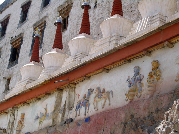 DETAIL CHORTENS  EN VERSIERINGEN