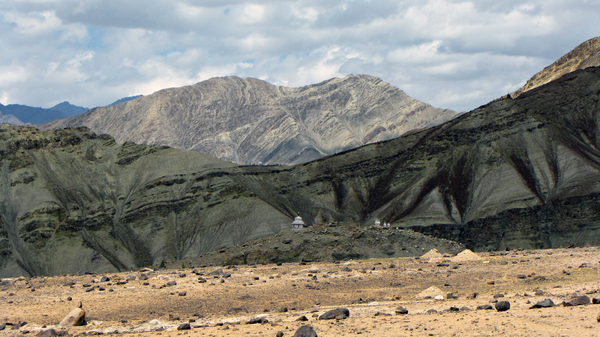 NOG ZO'N PANORAMA WAARIN DE CHORTENS STAAN