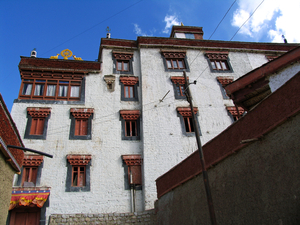 DE TYPISCHE BOUWSTIJL VAN DE GOMPA