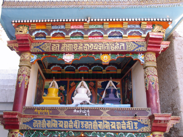 KLEURRIJKE KLEINE CHORTENS IN LEH