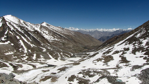 EEN PANORAMA RICHTING KARAKORUM RANGE