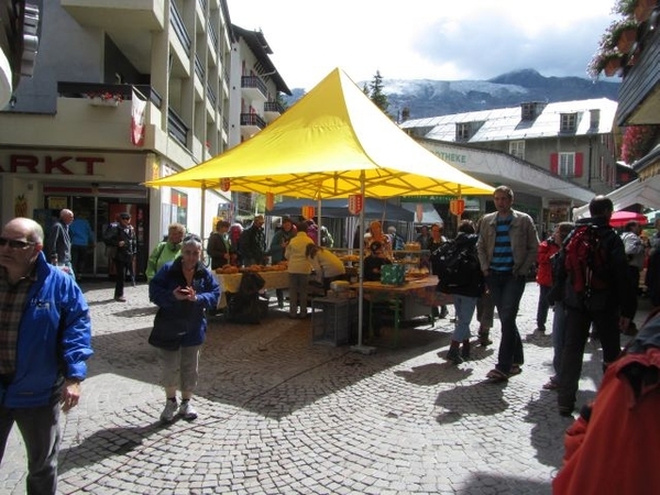 20100729 Saas 455 markt Saas-Fee