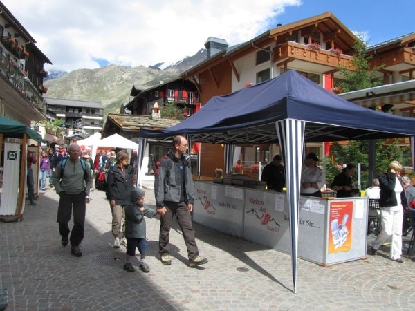 20100729 Saas 465 markt Saas-Fee