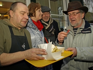 LAATSTE PAK FRIETEN VAN DE GROTE MARKT