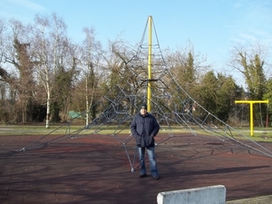 IN DE SPEELTUIN VAN HET OLYMPISCH ZWEMBAD