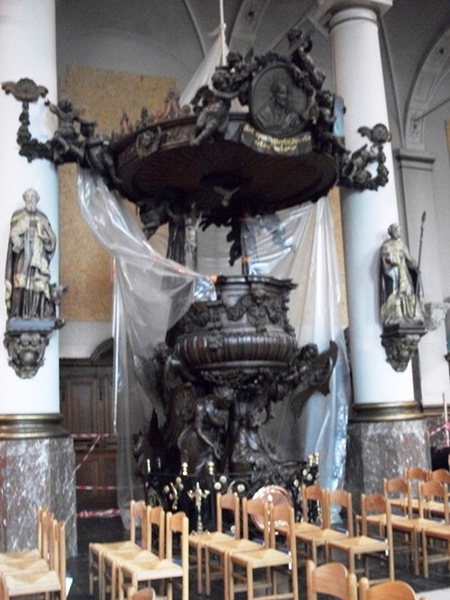 42-Preekstoel uit 1716