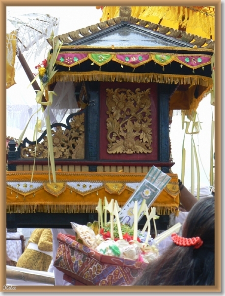 Melasti viering in Banyualit