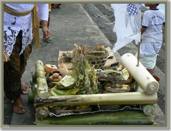 Melasti viering in Banyualit