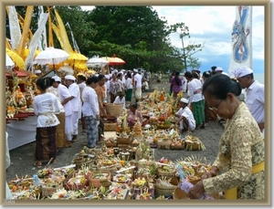 Melasti viering in Banyualit