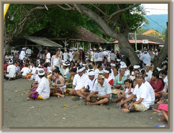 Melasti viering in Banyualit