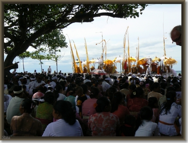 Melasti viering in Banyualit