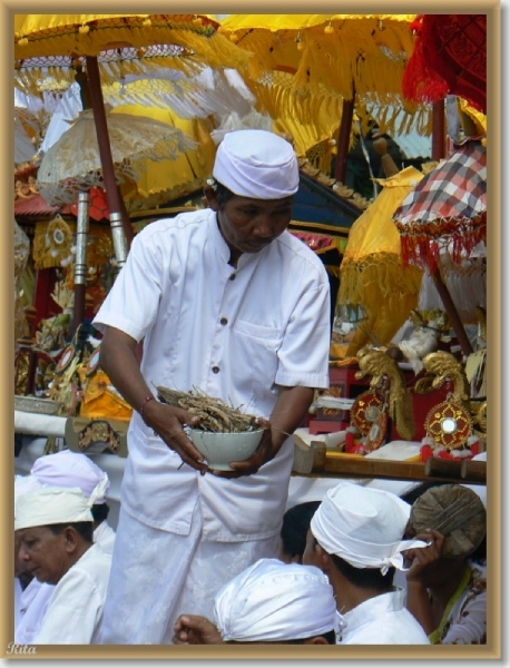 Melasti viering in Banyualit